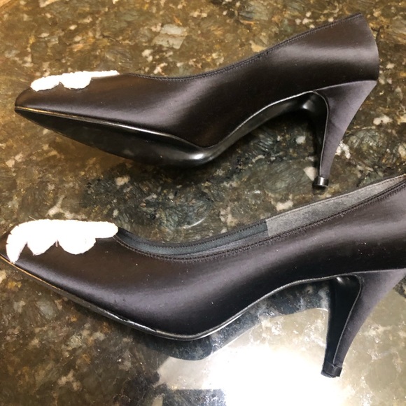 Private Collection women’s pumps 7 1/2M black with beefed design toe - Picture 3 of 9